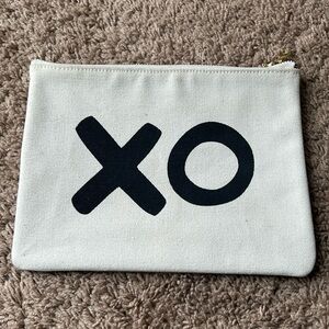 Pottery Barn Emily & Meritt cosmetic pouch